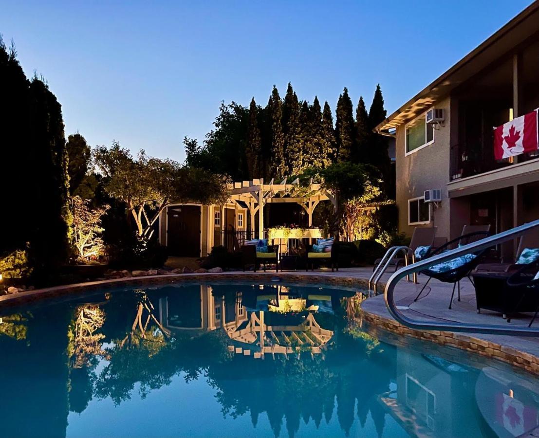 A Vista Villa Couples Retreat Kelowna Exterior foto