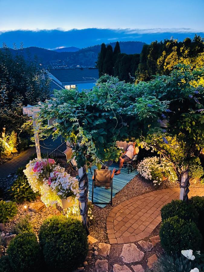 A Vista Villa Couples Retreat Kelowna Exterior foto