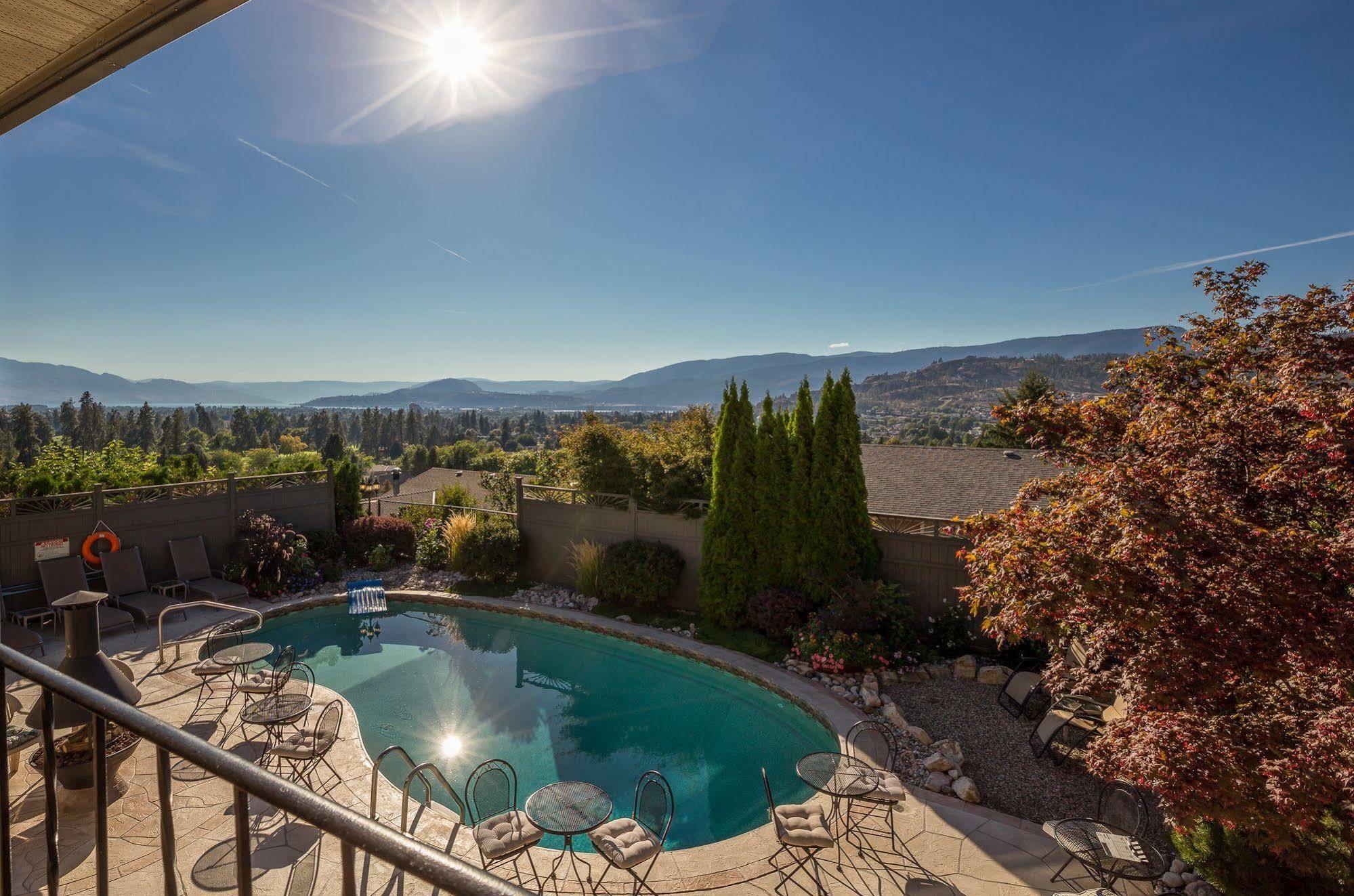 A Vista Villa Couples Retreat Kelowna Exterior foto